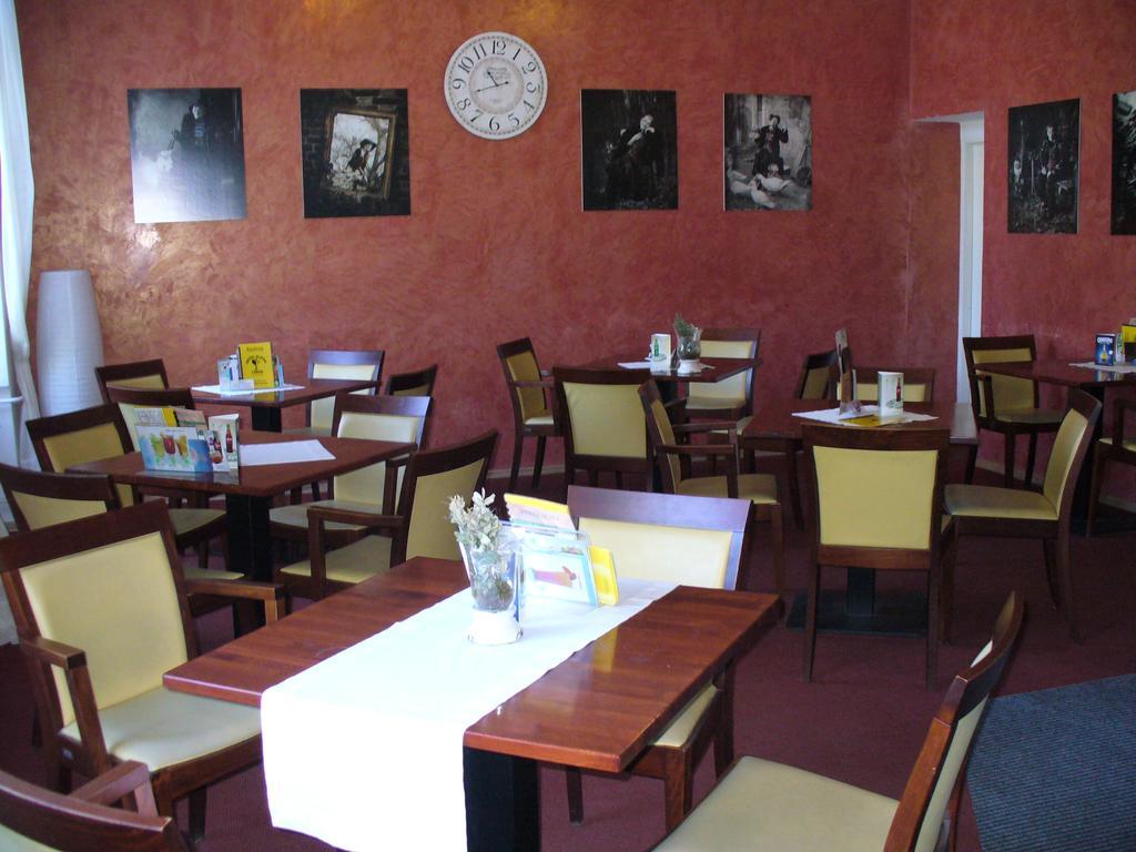 Hotel Slavia Tabor Luaran gambar